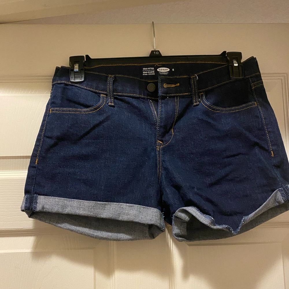 Old navy semi fitted stretch jean shorts size 6